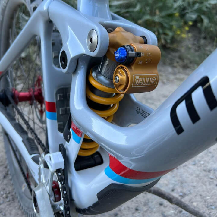 downhill carbon mountain bike