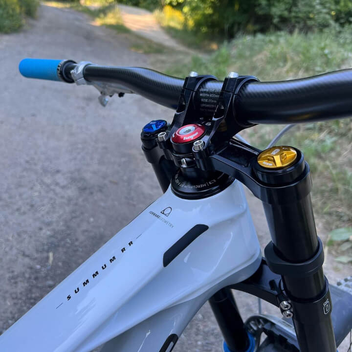 mondraker carbom mountain bike